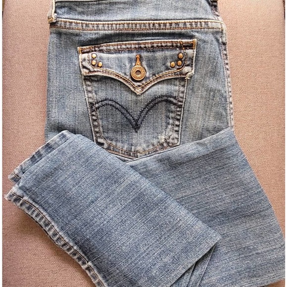 Levi's 515 Boot Cut Ankle Med Wash Lightly Distressed Jeans 6S - Picture 1 of 7